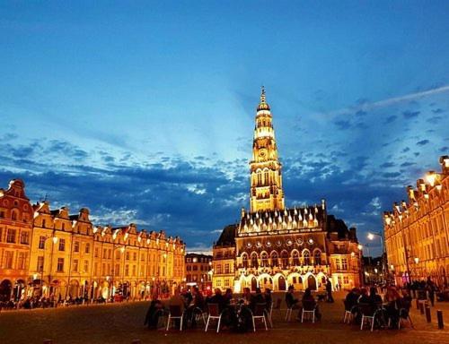 Au Coeur De La Grand Place Arras Luaran gambar