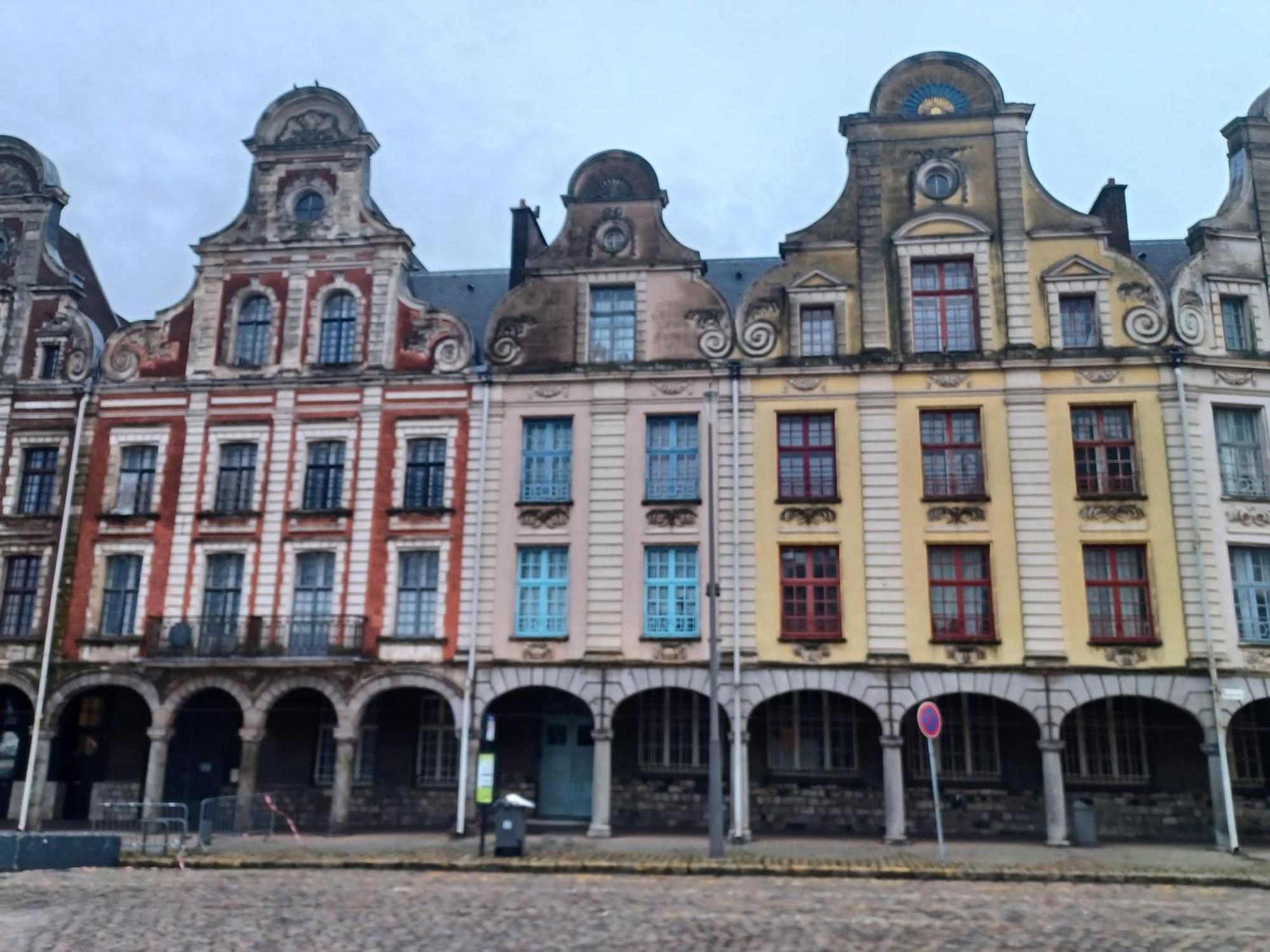 Au Coeur De La Grand Place Arras Luaran gambar